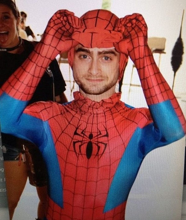 article-2707415-2007927b00000578-805-634x726_1406539330-sdcc-2014-daniel-radcliffe-goes-incognito-as-spider-man